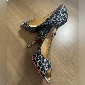 Christian Louboutin | Leopard Yoyospina Pumps (Size 39) 🐆